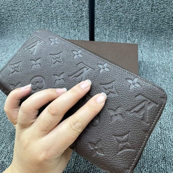 100% Authentic Louis Vuitton Empreinte Leather Wallet - Picture 2 of 8